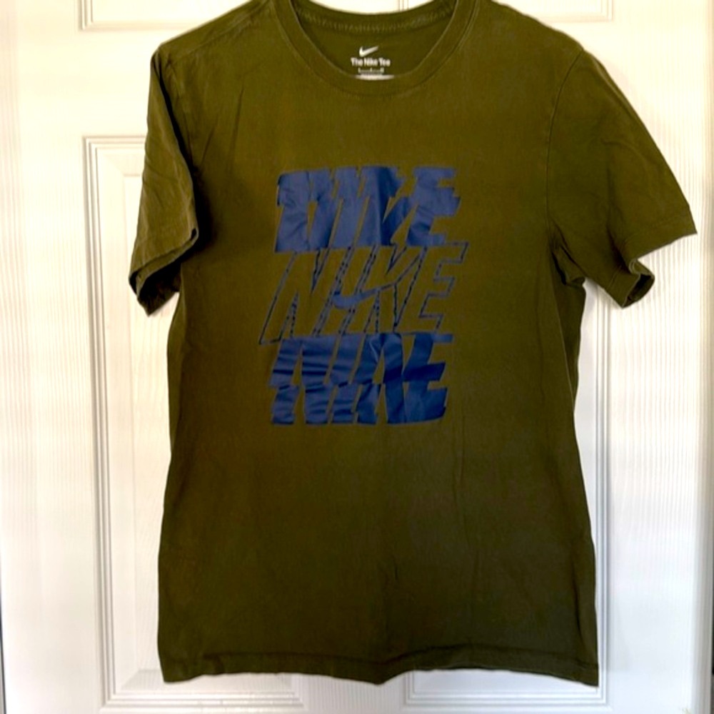 Nike men’s olive green&navy teeshirt